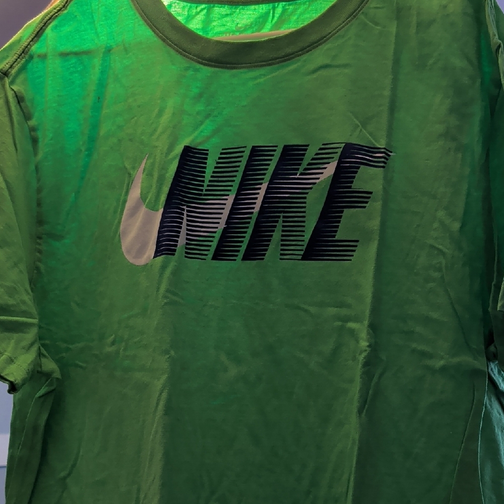 Nike Men's Bright Green Graphic Logo Tee